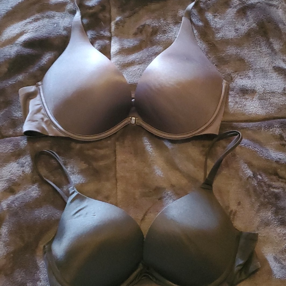 2 Victoria's Secret bras